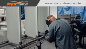 Setor-de-montagem-solda-Procortelaser-2-300x169